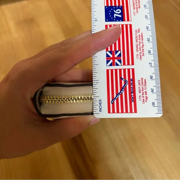 Michael Kors Jet Set Signature Logo Smartphone Wristlet - Picture 11 of 11